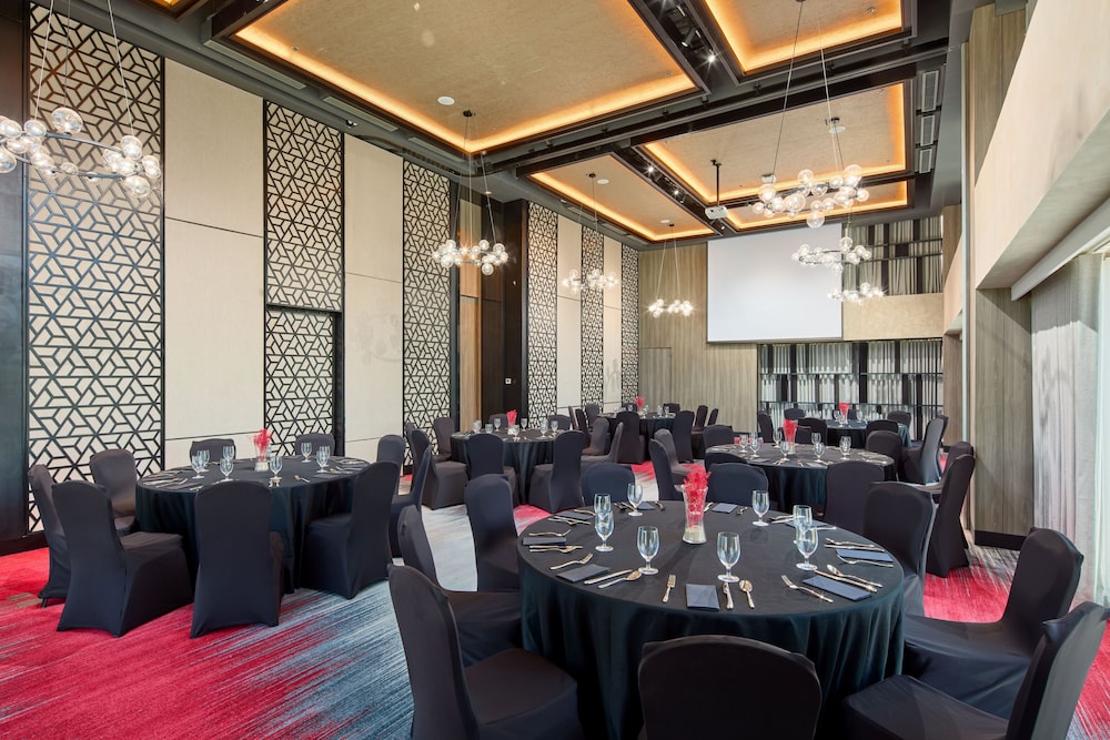 Radisson RED Cebu Mandaue 35/43