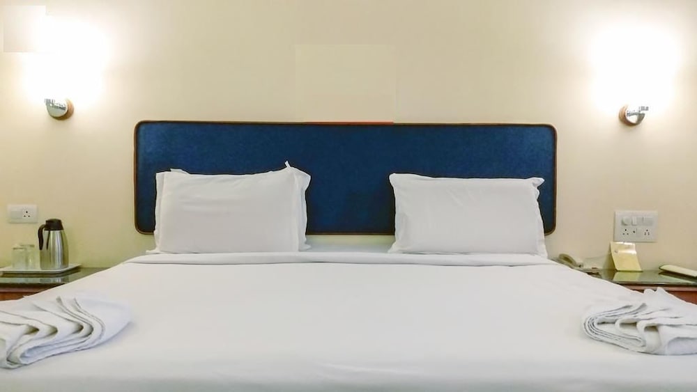 WOODLANDS HOTEL 35/50