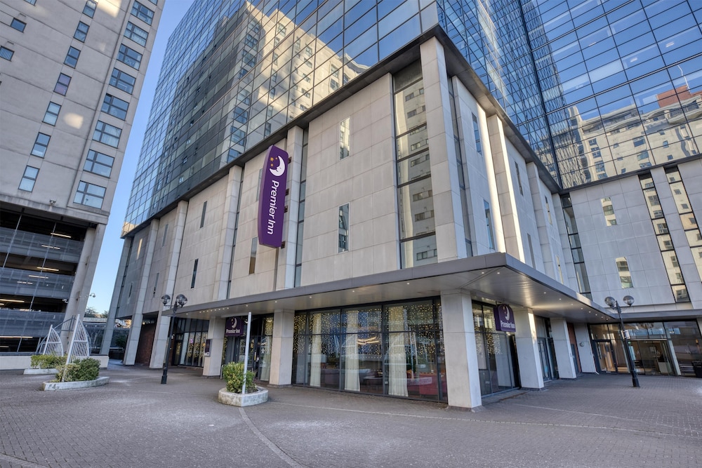 Premier Inn Cardiff City Centre Queen Street 52/60