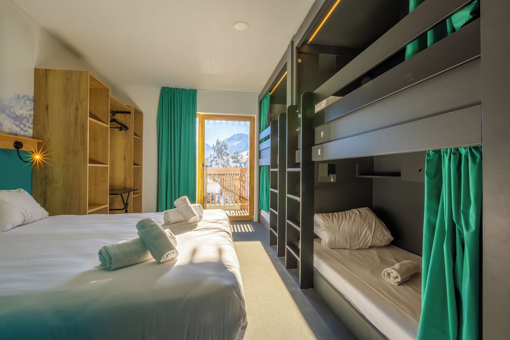 ROOM, 6 PEOPLE, PRIVATE BATHROOM