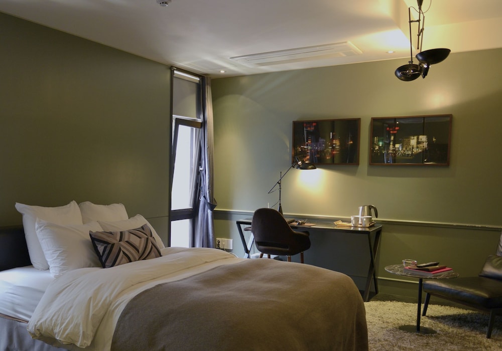 DELUXE, DOUBLE BED