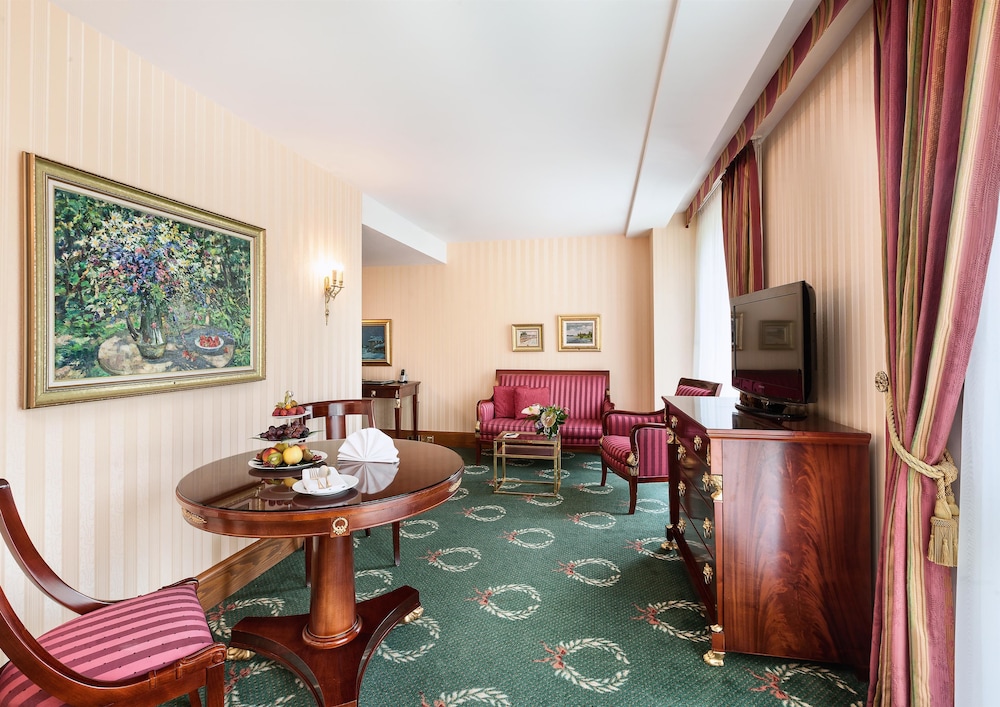 Best Western Premier Grand Hotel Russischer Hof 52/67