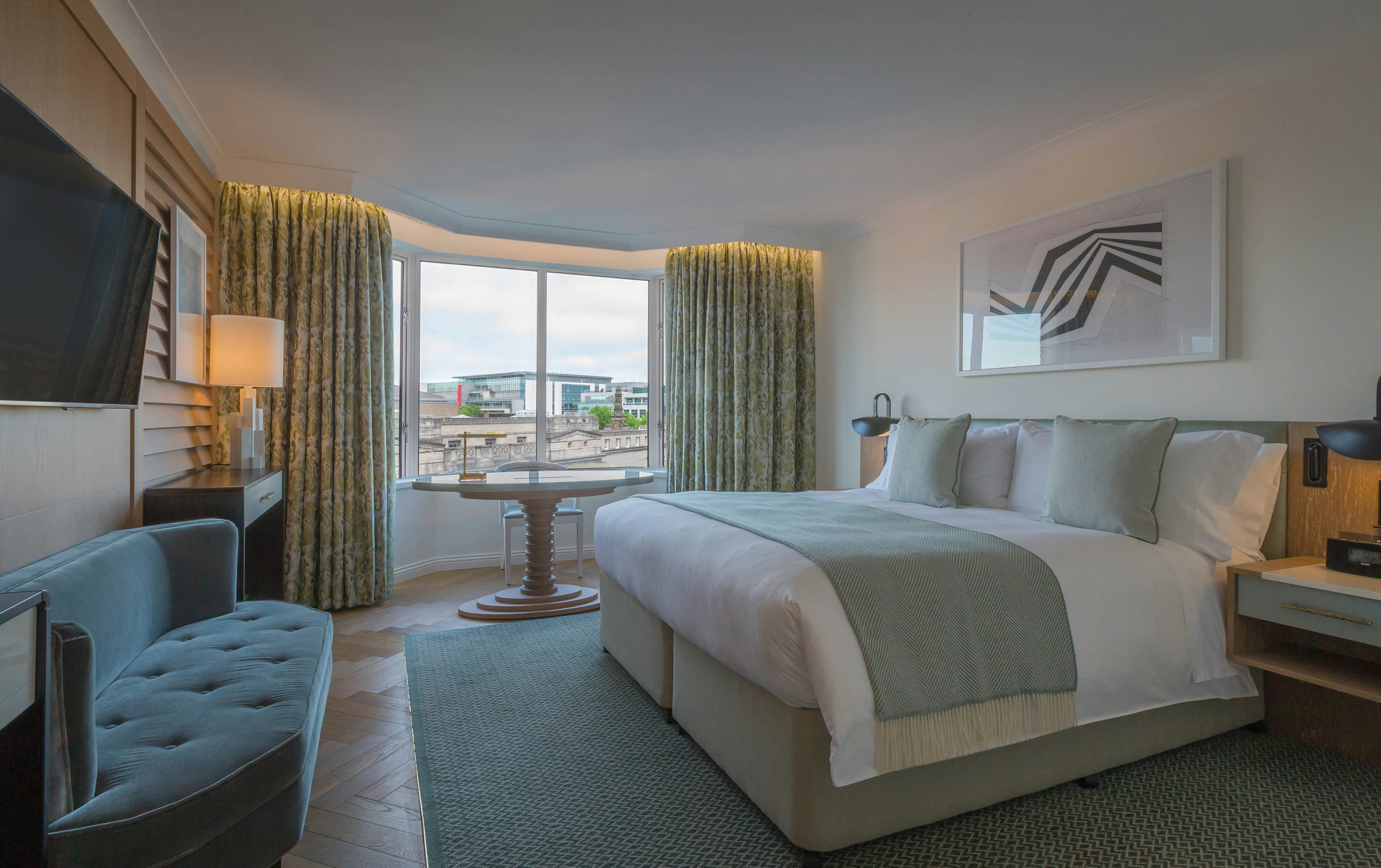 PREMIER, KING BED