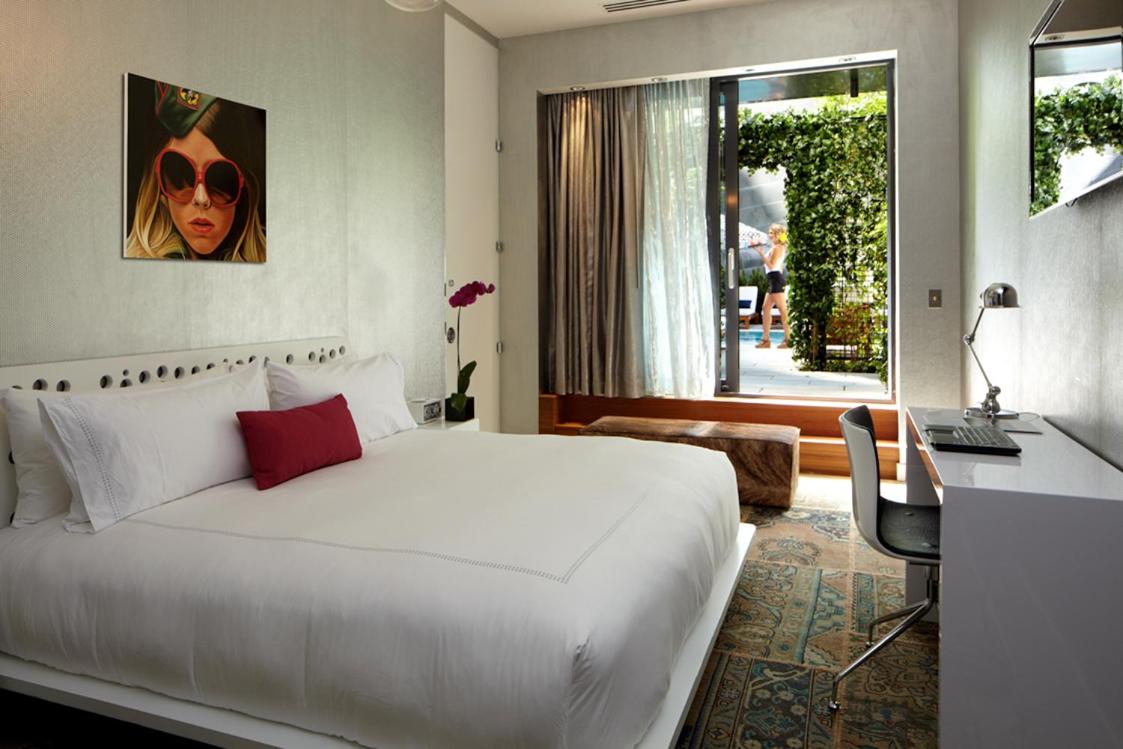 Room, King Bed, Pool Access