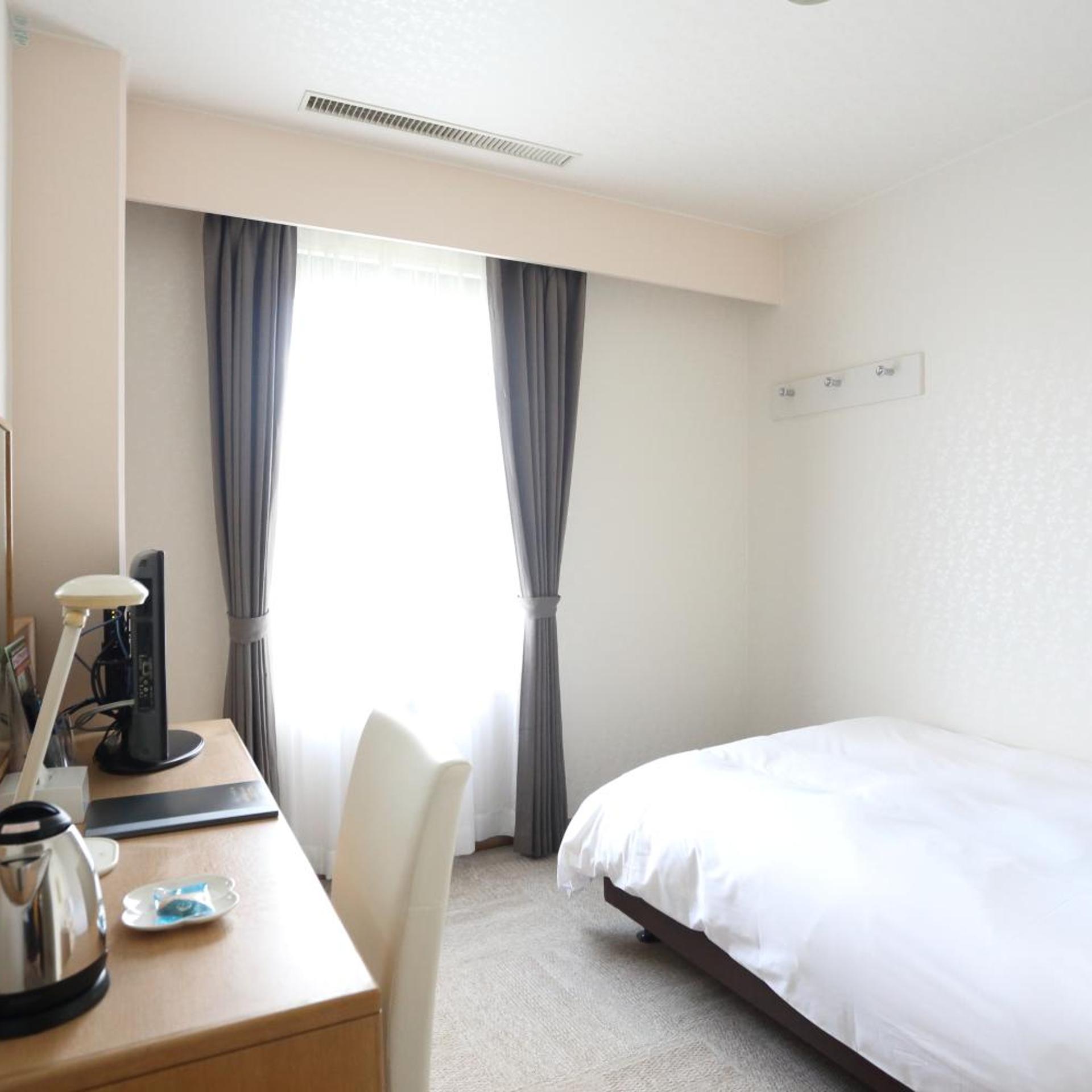 ROOM, SINGLE