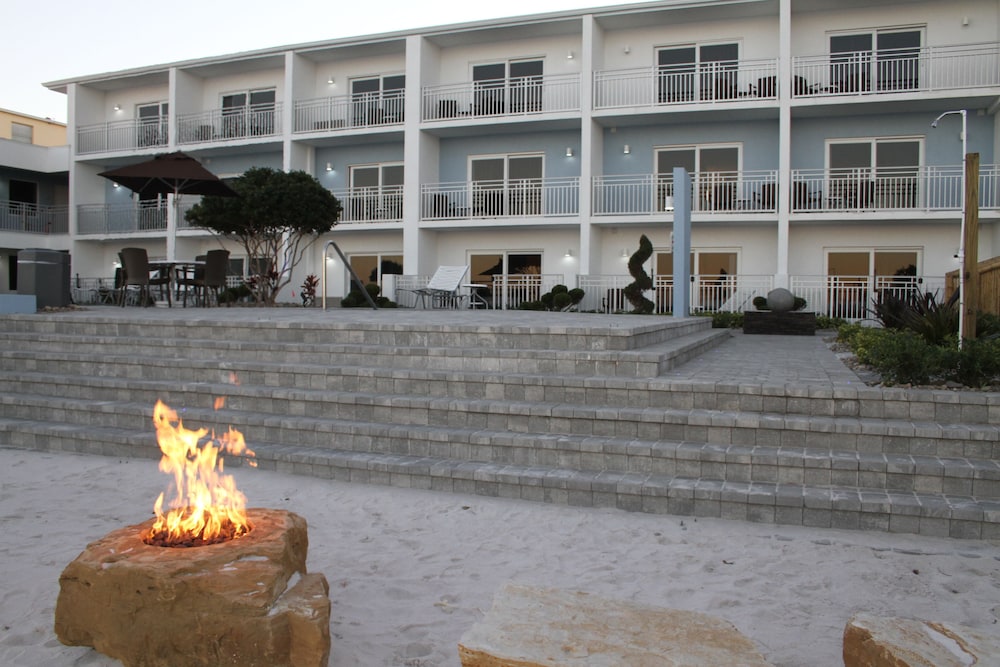 Lotus Boutique Inn Suites 54/57