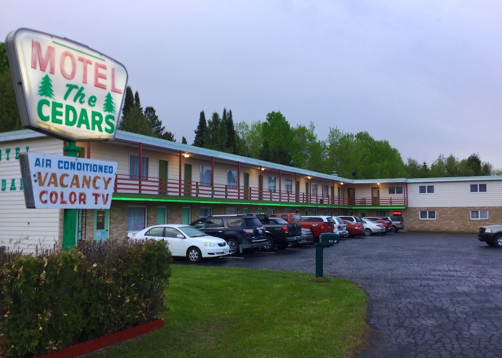 Cedars Motel 65/72