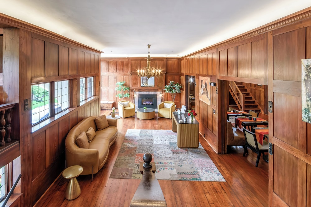 Cedar Gables Inn 50/68