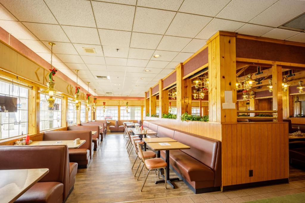 The Summit Inn (ex Howard Johnson Snoqualmie/Summit) 26/33