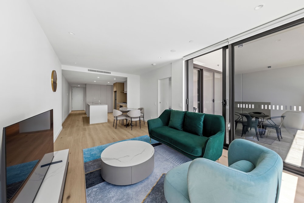 Yves Mermaid Beach Apartments by CLLIX 35/50