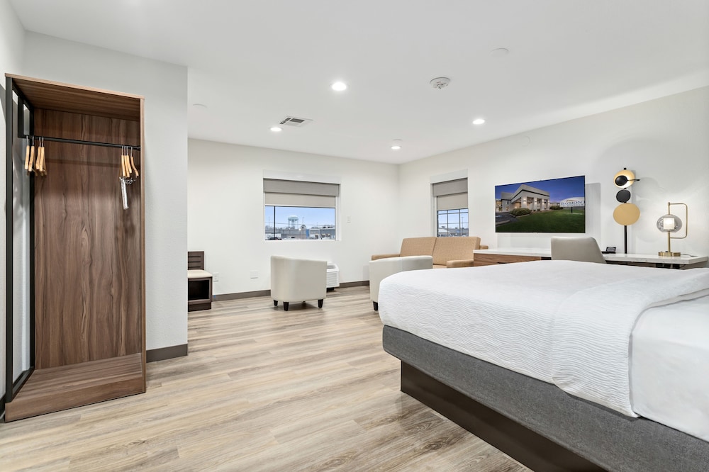 Suite, 2 King Beds