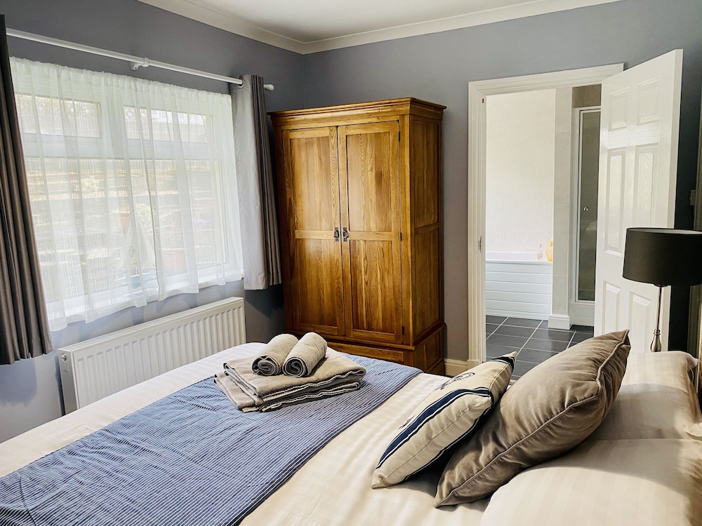 Pinewood B&amp;B 9/50