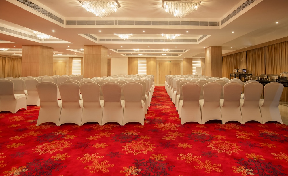 Red Fox Hotel Dehradun 26/31