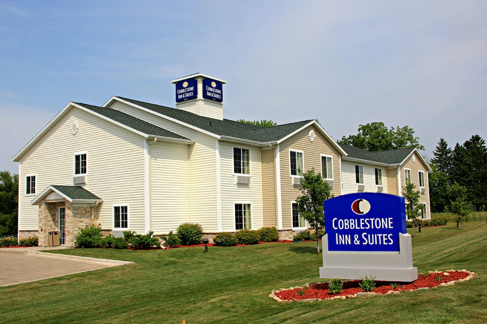 Cobblestone Inn & Suites - Clintonville 1/50
