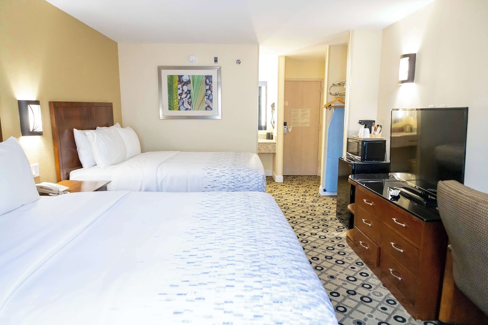 Days Inn by Wyndham College Park Atlanta Airport South 30/59