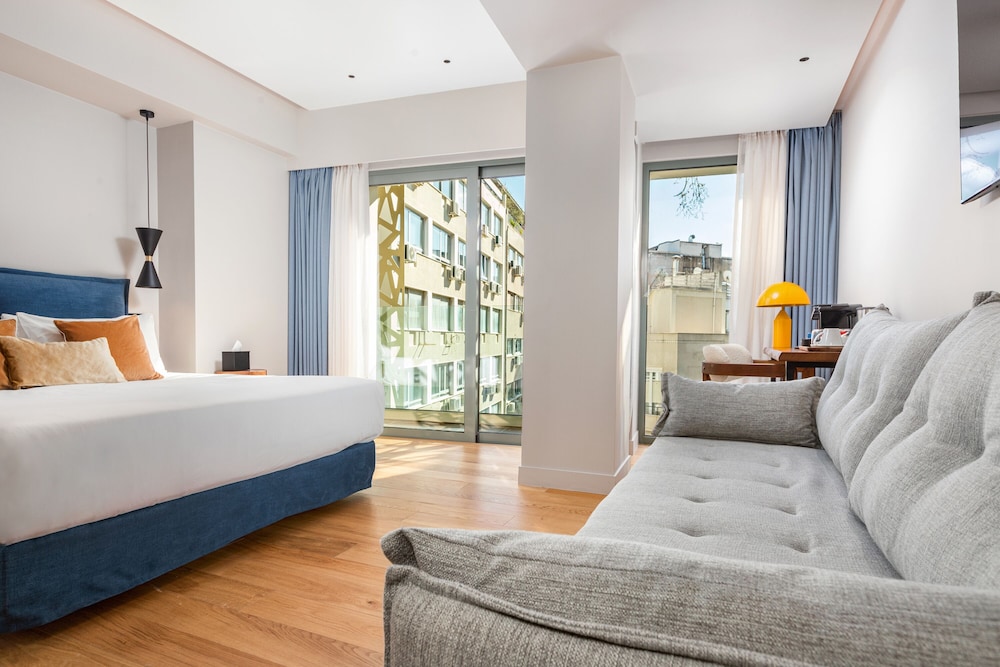 Premium, Balcony
