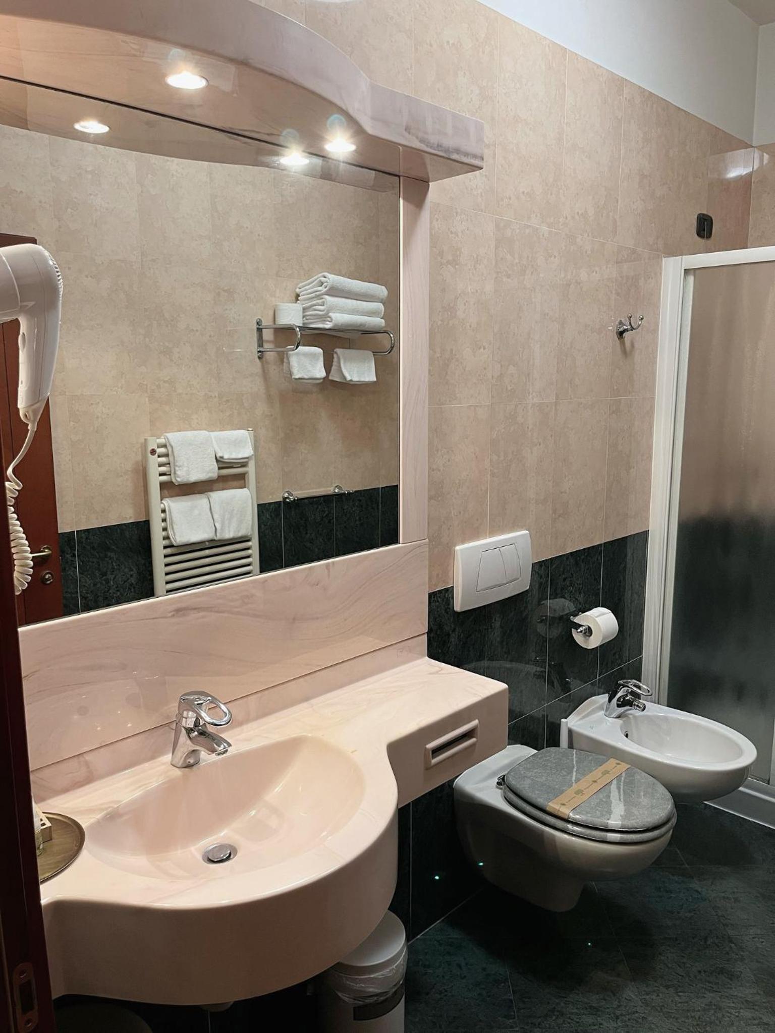 Hotel Valganna Srl Ex Valganna 49/50