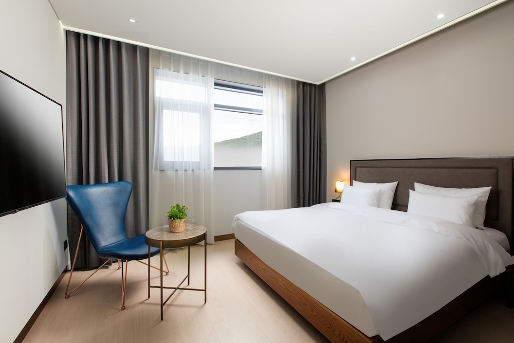 GRAND, PREMIUM, DOUBLE BED