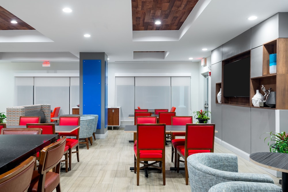 Holiday Inn Express and Suites Florence I-95 and I-20 Civic Ctr, an IHG Hotel 56/70