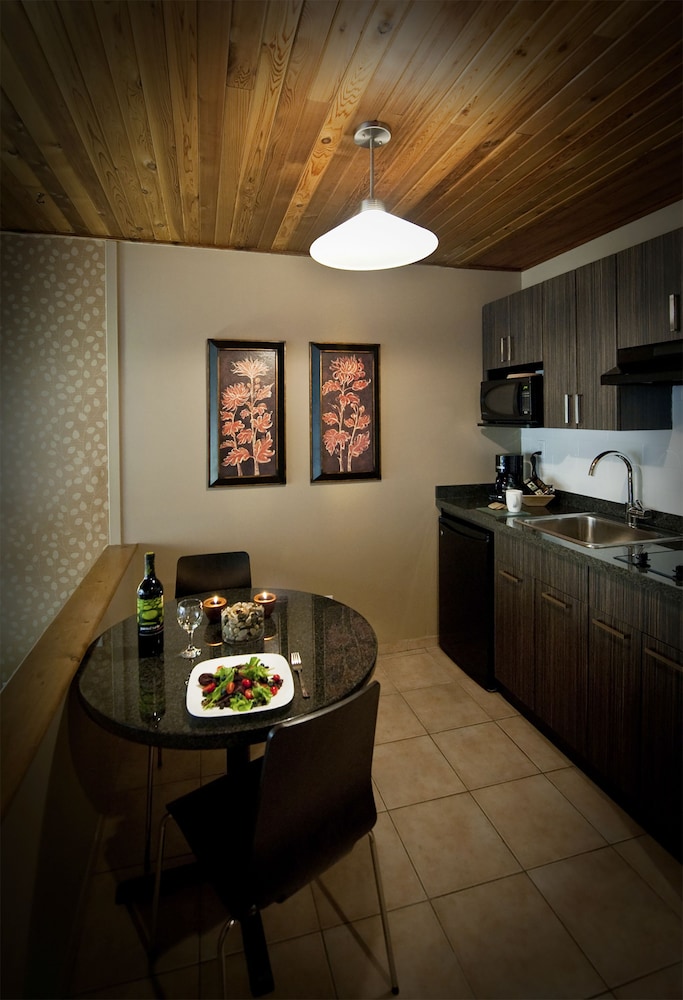 Executive Inn At Whistler Village 39/51