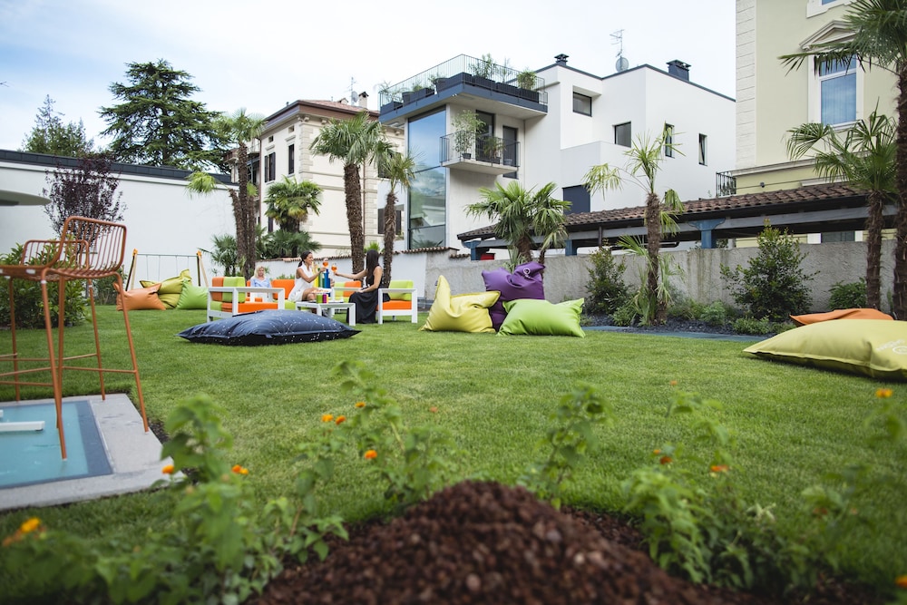 Holiday Iv Gardan 39/50