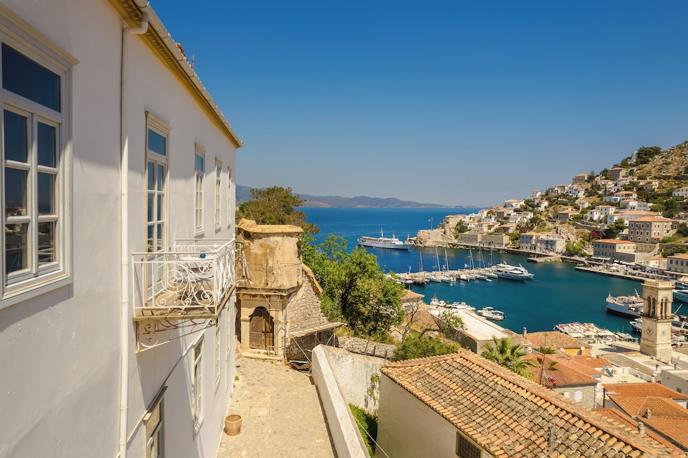 Hydra Hotel 43/53