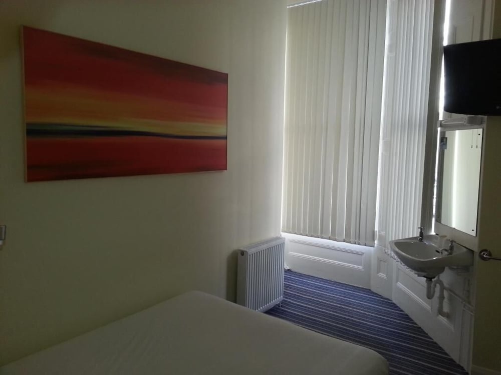 Manor Hotel 32/58