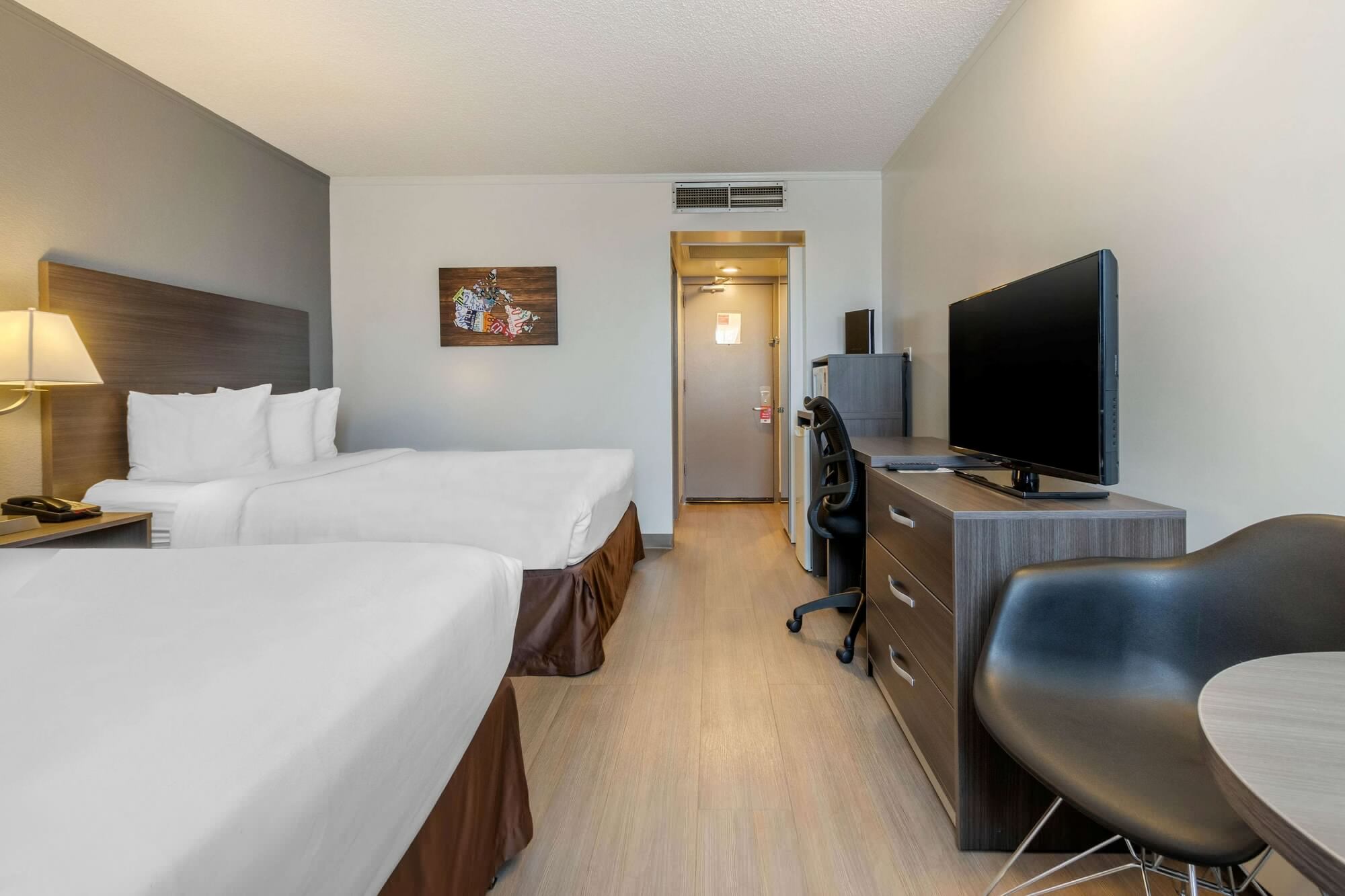 غرفة بسريرين كوين، Super 8 by Wyndham Macleod Trail Calgary 3/5