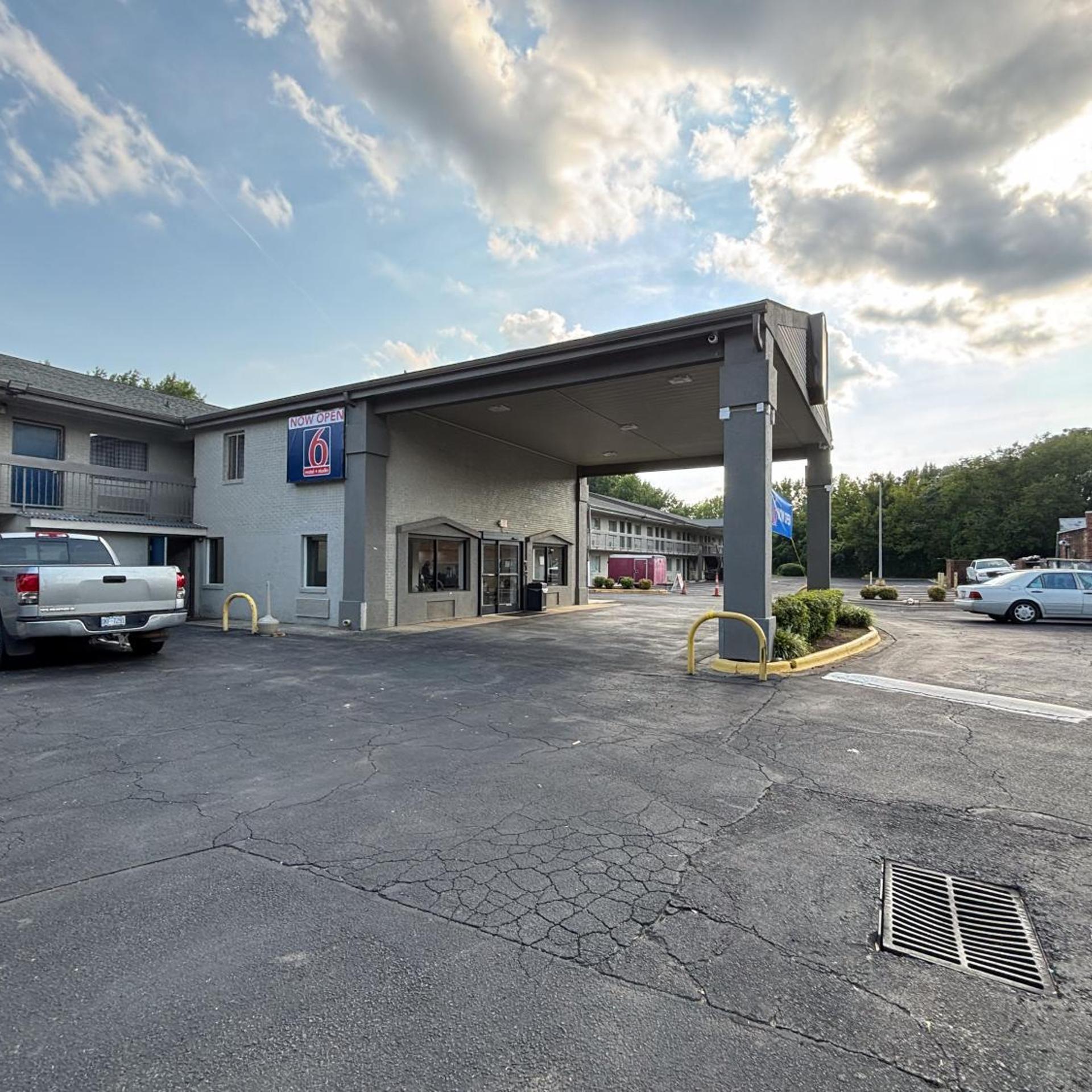 Motel6 Charlotte, NC-Northlake 28/34