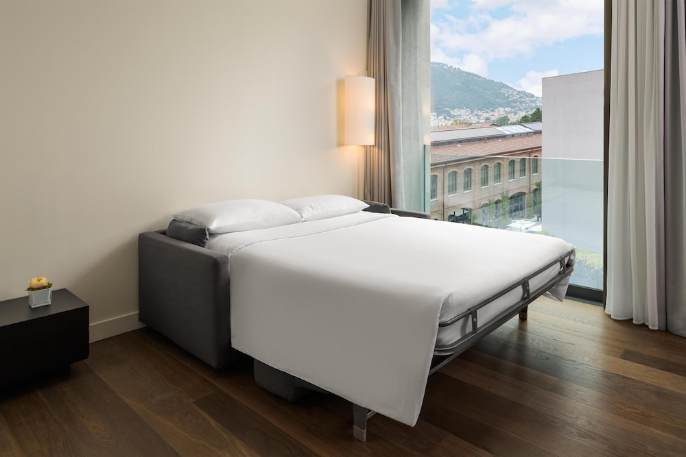 غرفة ديلوكس عائلية بسرير كينج، Hilton Lake Como 2/10