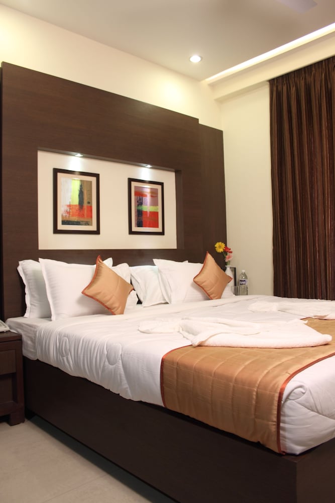 Pristine Residency Hotel 5/16