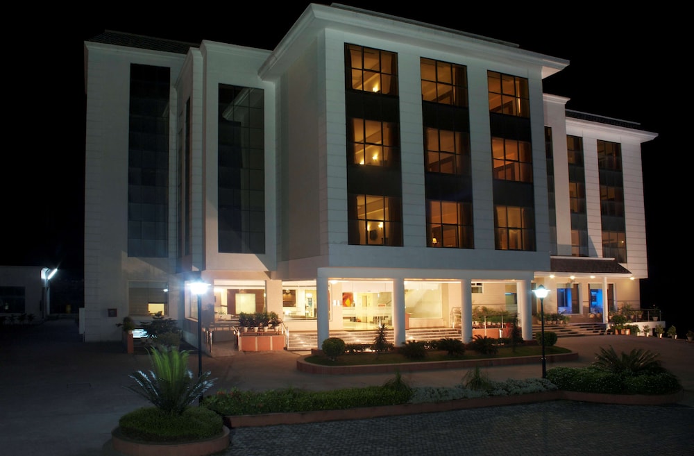 Hotel Legend Sarovar Portico 2/28