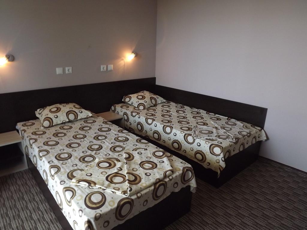 Hotel Silver 8/19