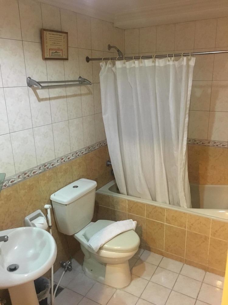 Lourdes Family Suites Makati powered by Cocotel 38/41