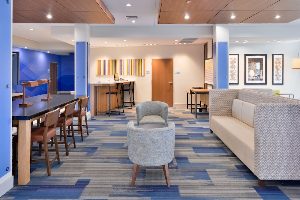 Holiday Inn Express And Suites Madison 48/65