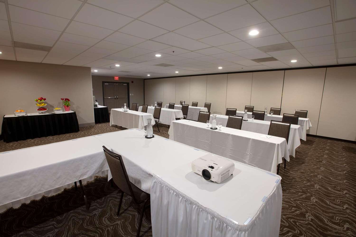 Country Inn & Suites by Radisson, Fargo, ND 12/16