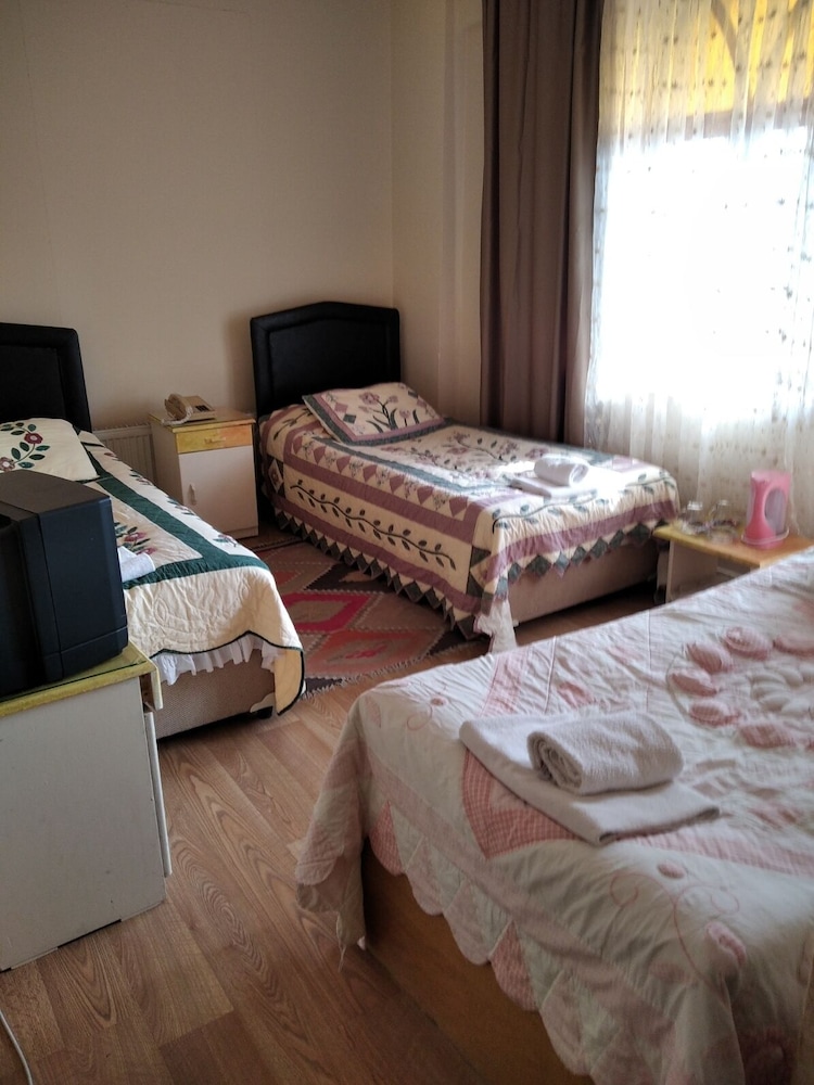 ROOM, SINGLE