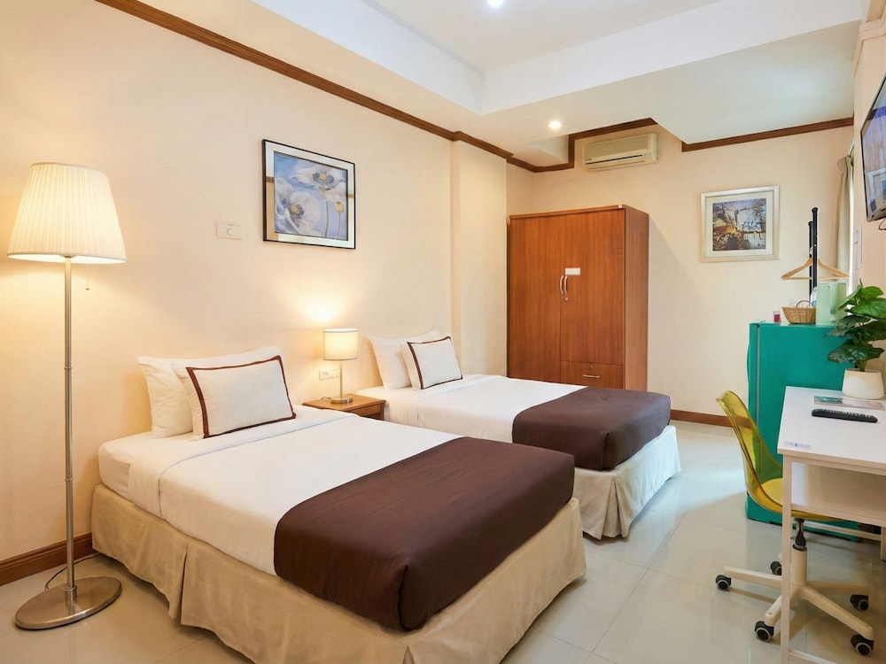 STUDIO, TWIN BEDS, BALCONY