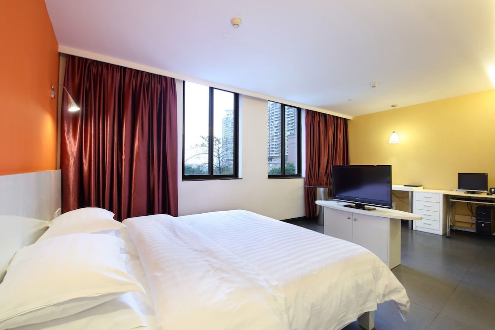 LN White House Hotel 17/48