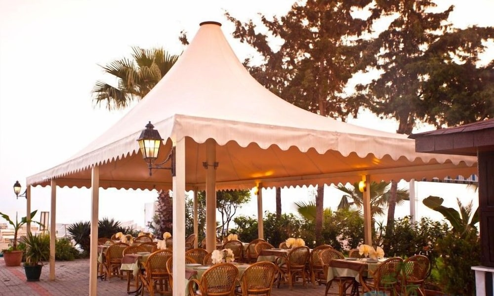 Azak Beach Hotel in ALANYA