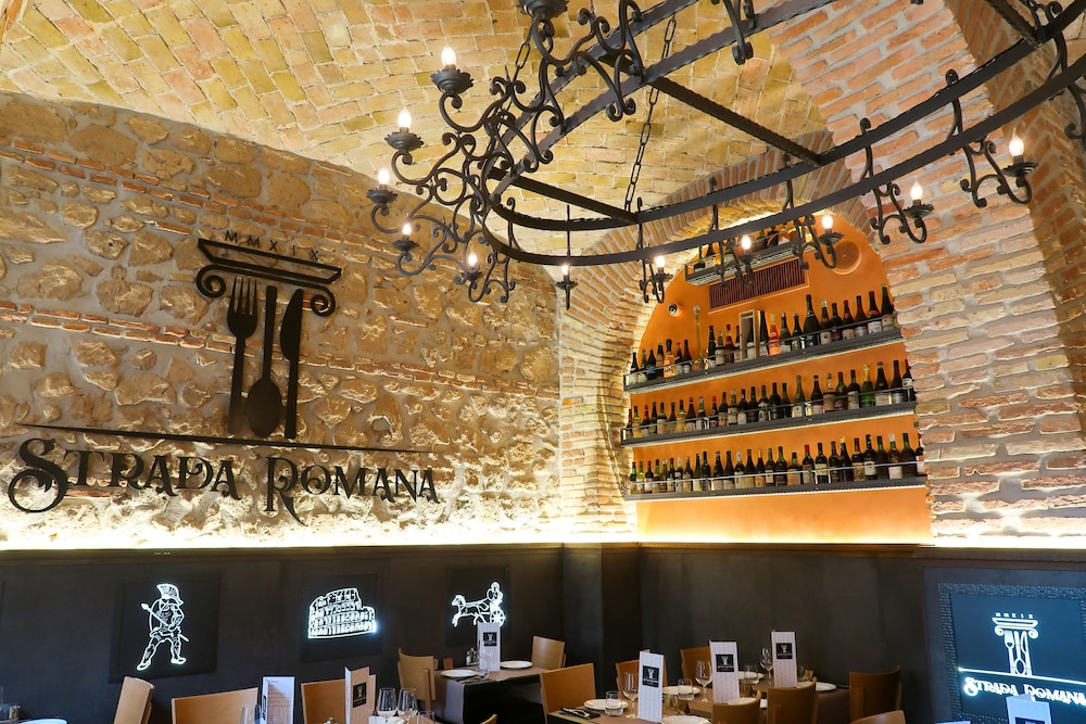 Alessandro Palace Bar 65/69