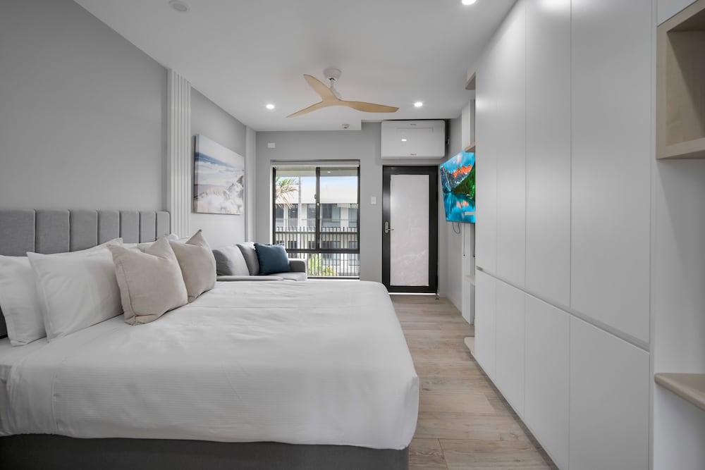 Deluxe, Studio, Queen Bed