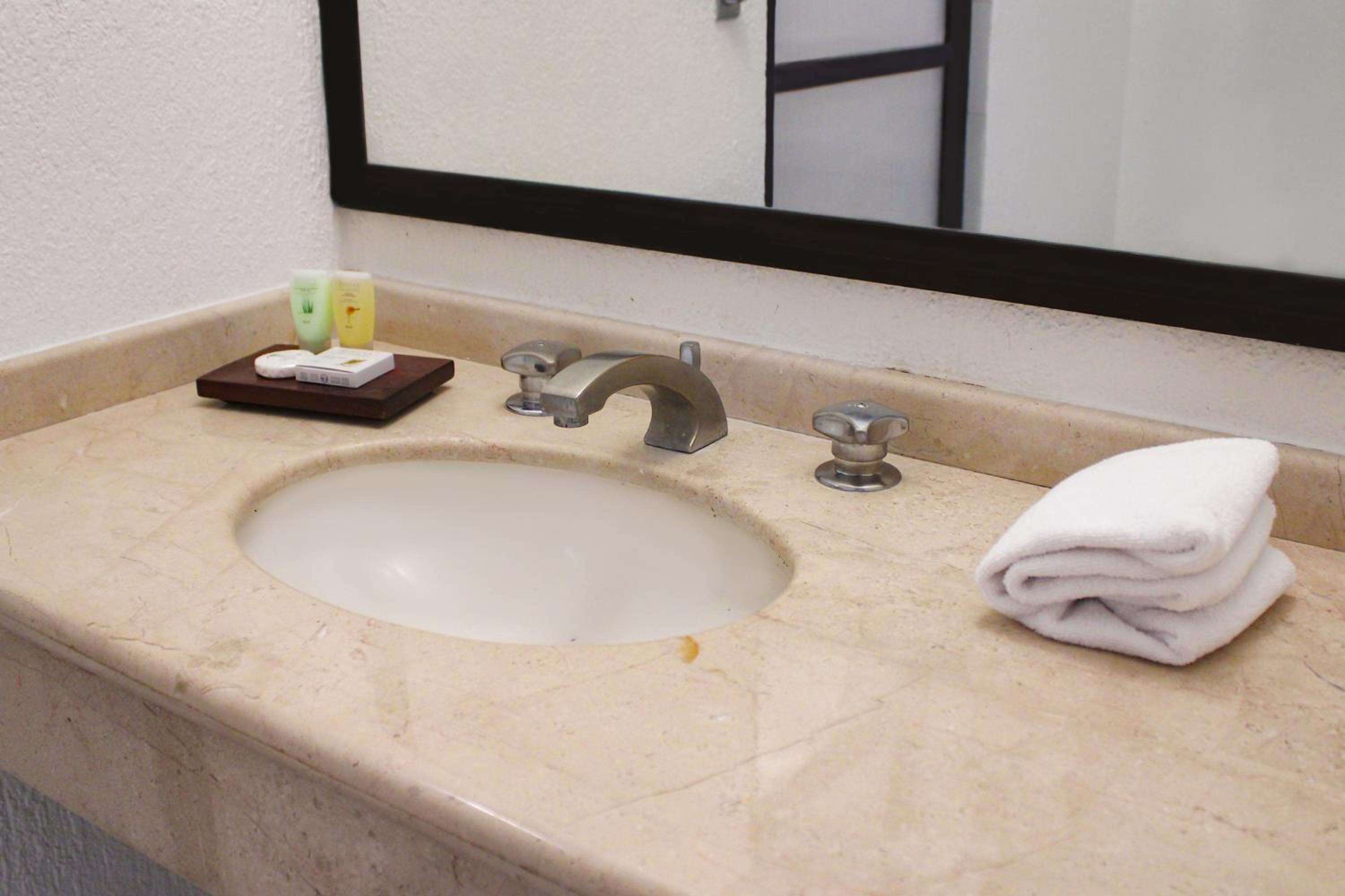 Hotel & Suites Real del Lago 47/51