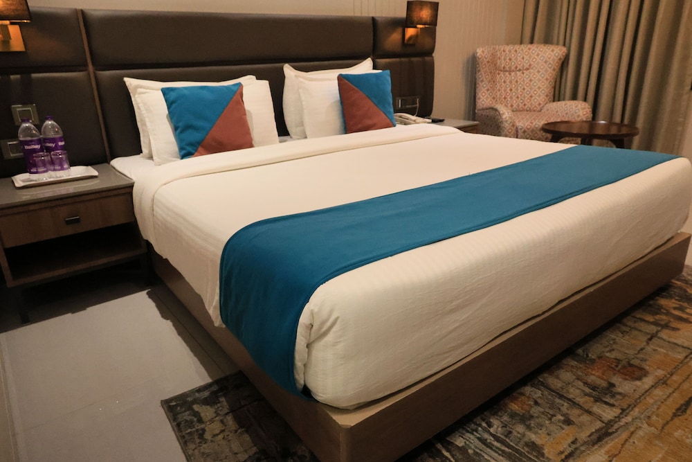 Pride Elite, Dwarka 10/50