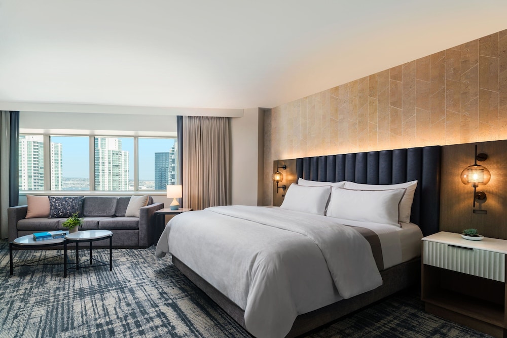 Room, King Bed, Bay View