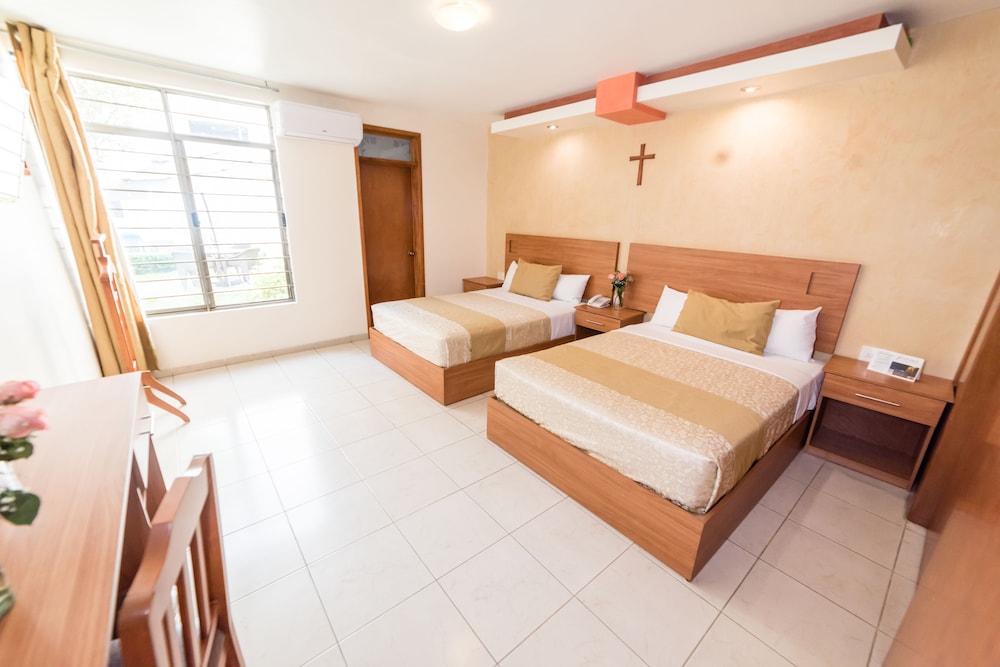 Elizabeth Central Hotel 3/34