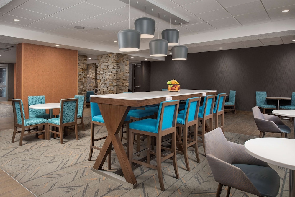 Hampton Inn Suites Rapid City Rushmore Sd 40/48