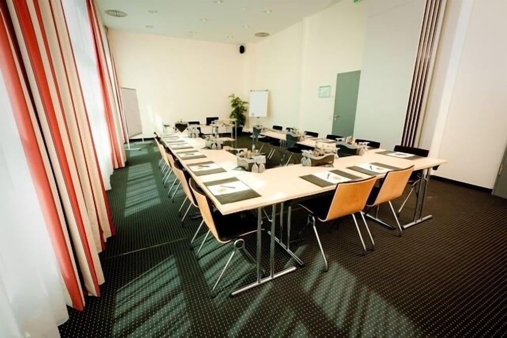 NOVINA HOTEL HERZOGENAURACH HERZO-BASE 59/66