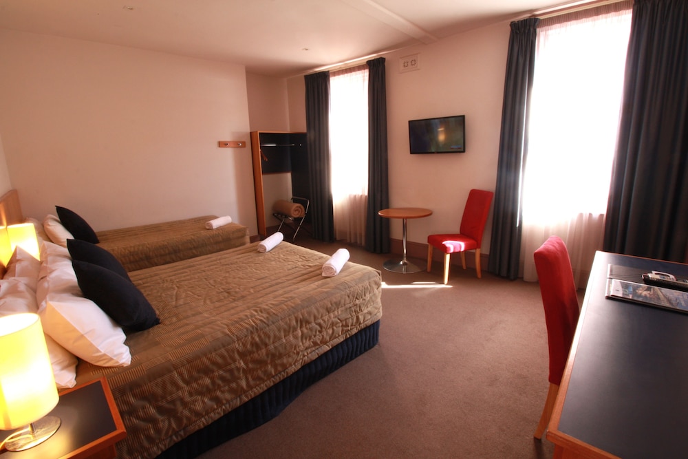 Central Hotel 25/55