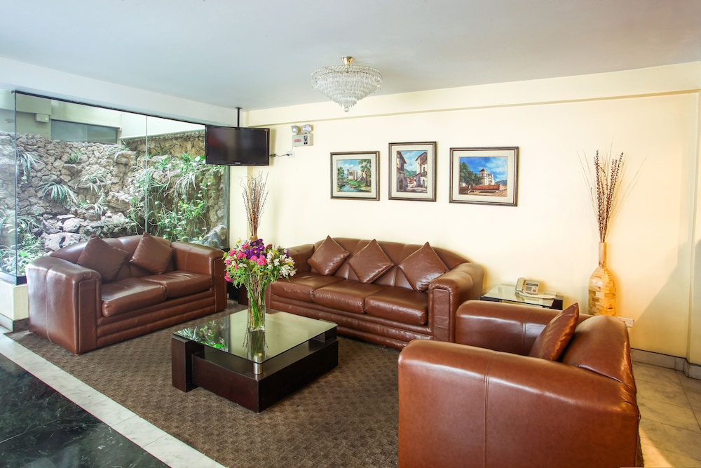 Embajadores Hotel 34/53